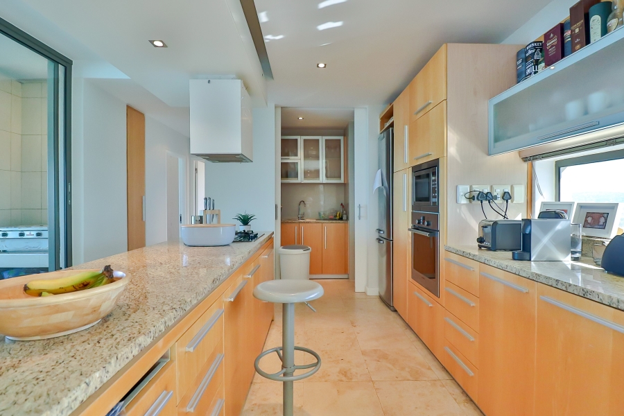 To Let 4 Bedroom Property for Rent in Strand North Western Cape